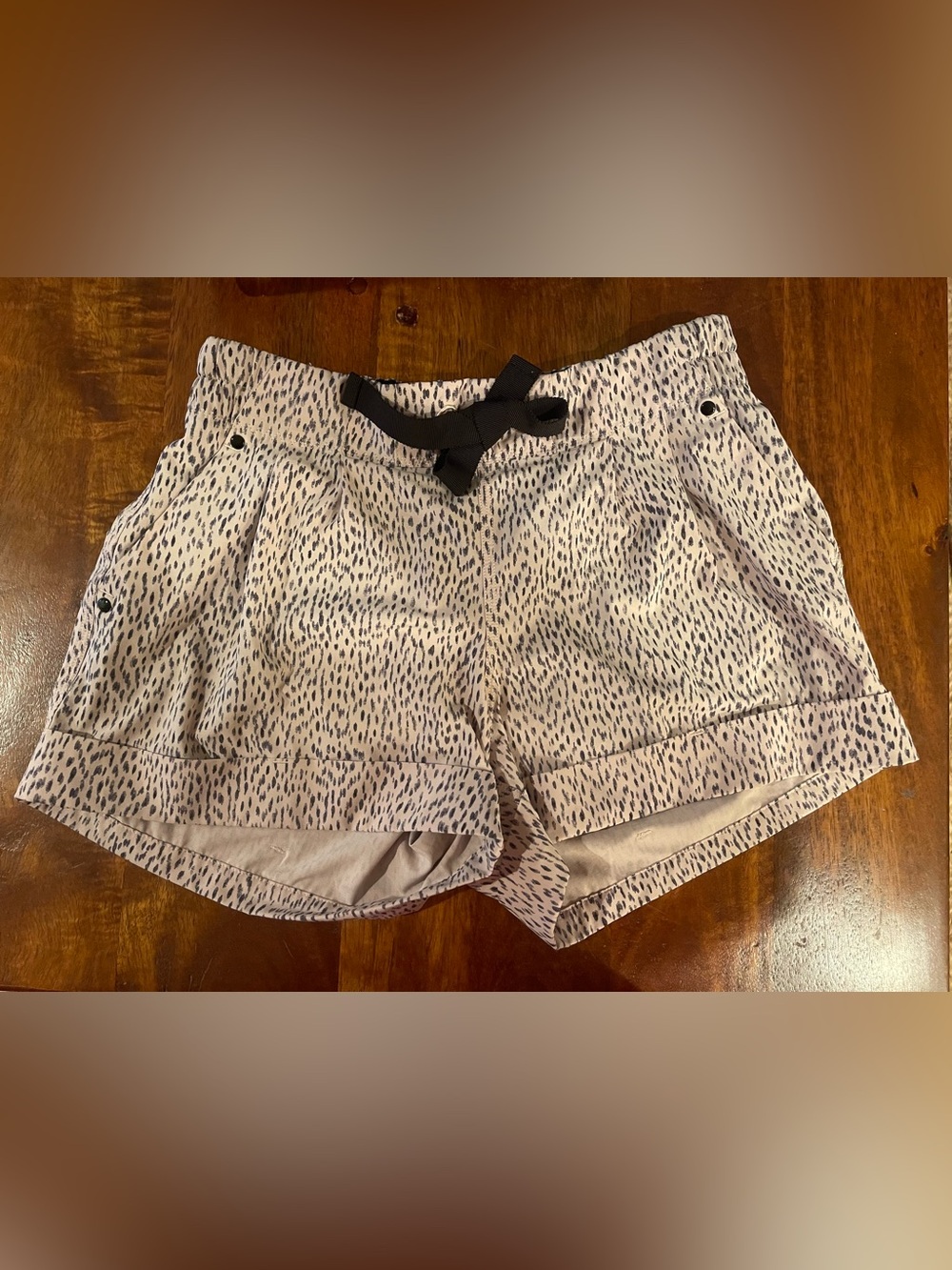 Lululemon Spring Break Away Shorts 4-Way Stretch Size 4 Dottie Dash Grain Black